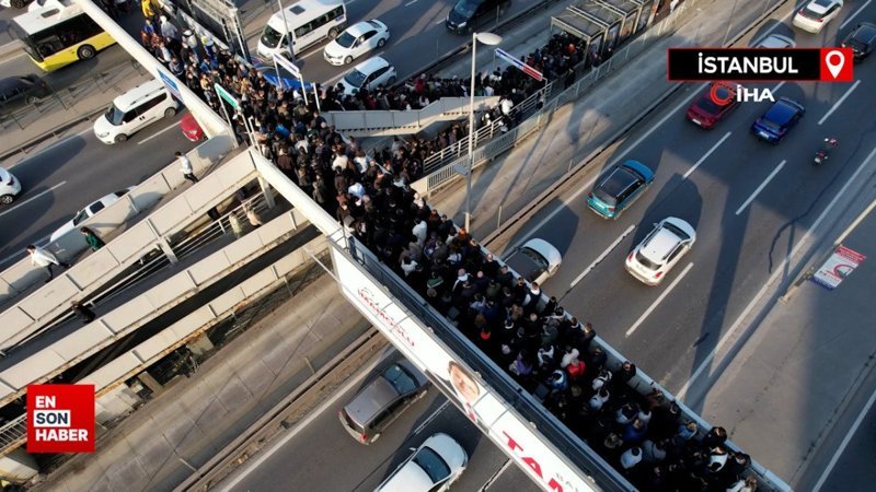 İstanbul’da vatandaşların metrobüs kuyruğundaki zorlu yolculukları devam ediyor