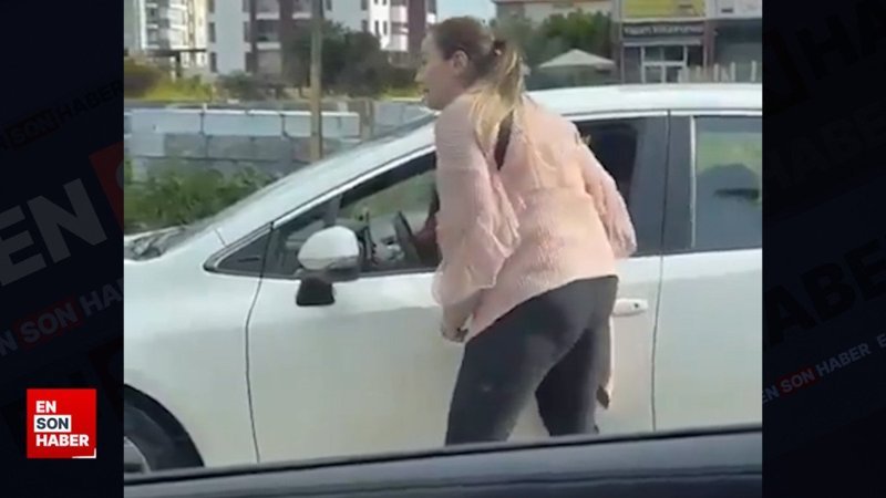 Adana'da bir kadın, trafikte tartıştığı başka bir kadını darbetti