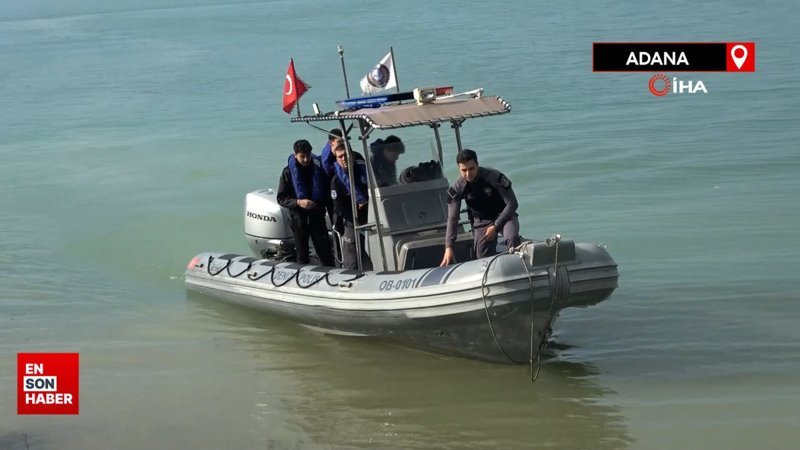 Adana'da deniz bisikletiyle gölde mahsur kalan gençleri sualtı polisleri kurtardı