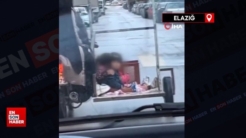 Elazığ’da küçük çocukların tehlikeli motosiklet yolculuğu kamerada