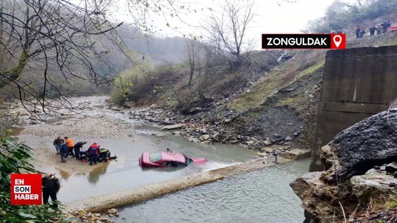 Zonguldak’ta dereye devrilen otomobilde sıkışan sürücü
