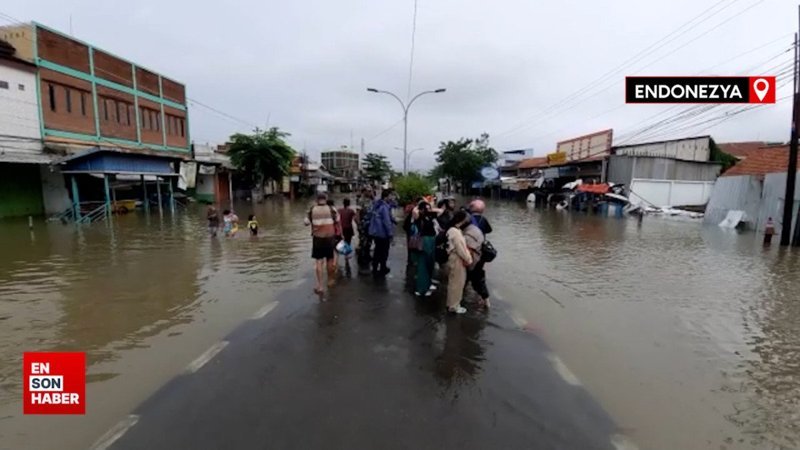 Endonezya'da sel: 40 bin kişi evini terk etti