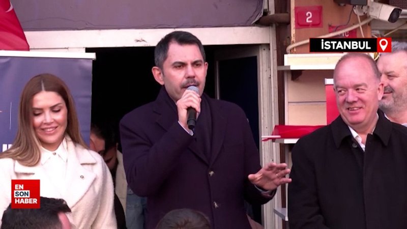 Murat Kurum, AK Parti Adalar İlçe Başkanlığı önünde vatandaşlara seslendi