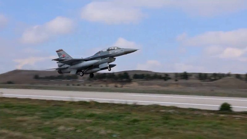 Türk Hava Kuvvetleri, Karadeniz'de eğitim uçuşu yaptı