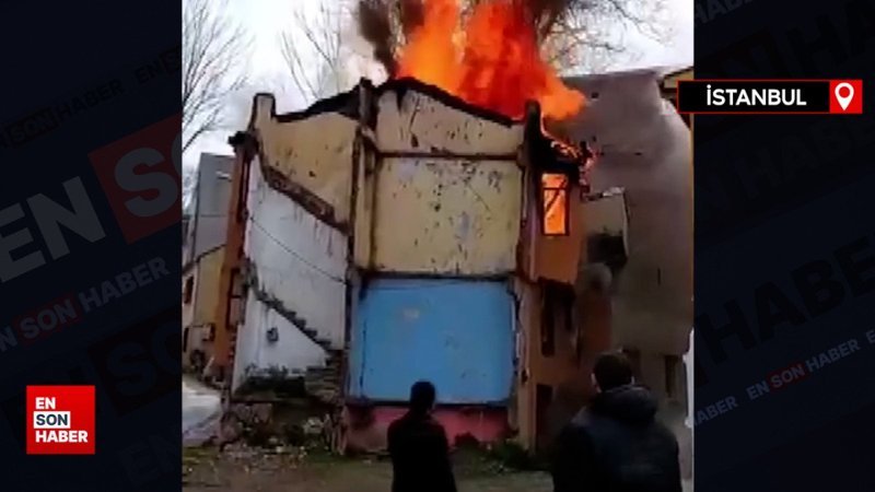 Fatih'te 3 katlı binadaki yangın