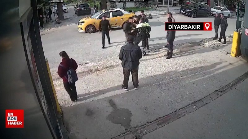 Diyarbakır'da ekiplerin üzerine otomobili sürmüştü, trafik polisine saldırdı