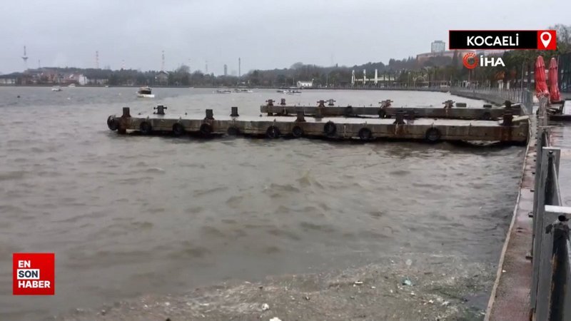 Kocaeli'de fırtına sonrası denizde kirlilik oluştu