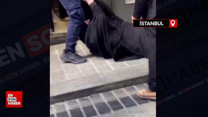 İstanbul'da çarşaflı bir kadına dayak
