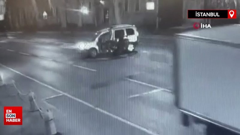 Beşiktaş’ta hatalı U dönüşü yapan araca motosiklet çarptı