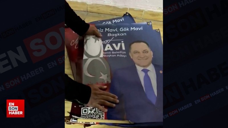Mehmet Mavi afişlerinde Türk bayrağını kapattı