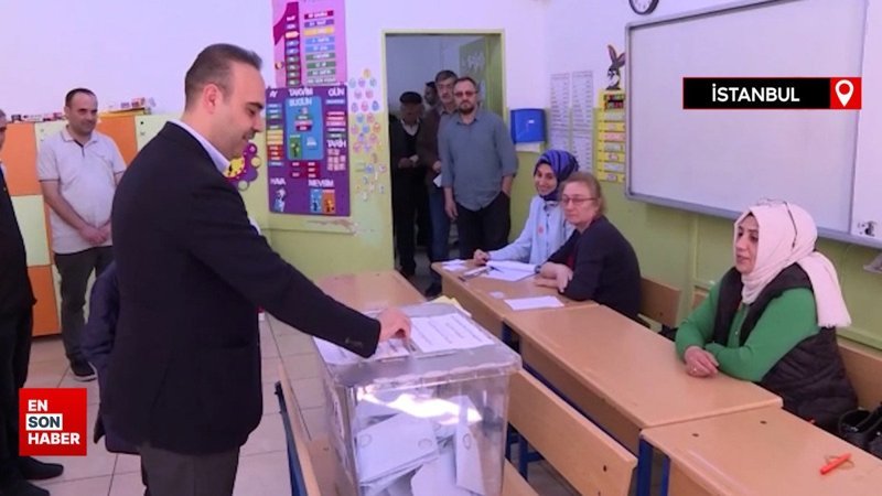 Bakan Kacır, oyunu Başakşehir'de kullandı