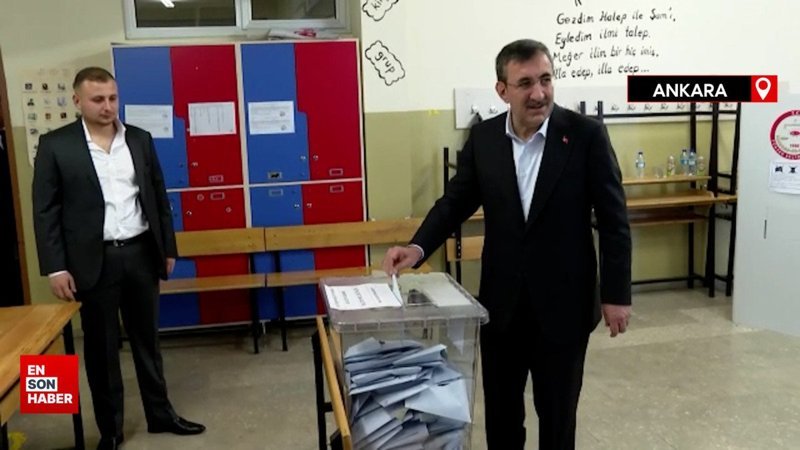 Cumhurbaşkanı Yardımcısı Yılmaz, oyunu Ankara'da kullandı