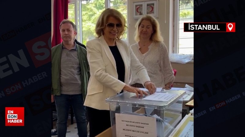 Eski başbakanlardan Tansu Çiller, oyunu Sarıyer'de kullandı