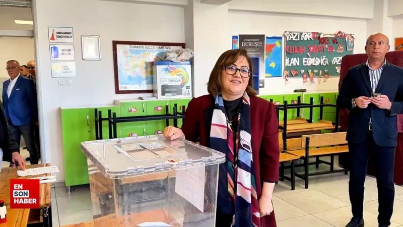 Gaziantep Büyükşehir Belediye Başkan Adayı Fatma Şahin oyunu kullandı