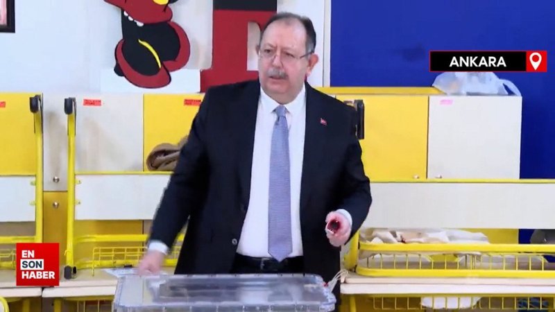 YSK Başkanı Ahmet Yener, Arjantin İlkokulu'nda oyunu kullandı