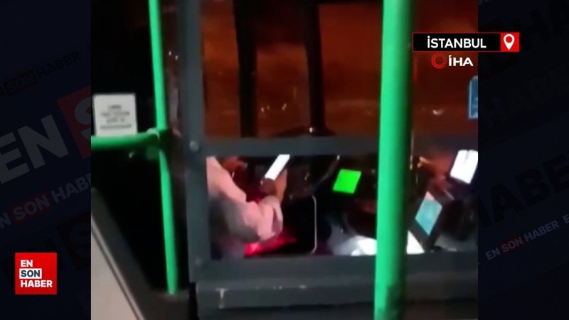 İstanbul'da telefonla oynayarak otobüs kullandı