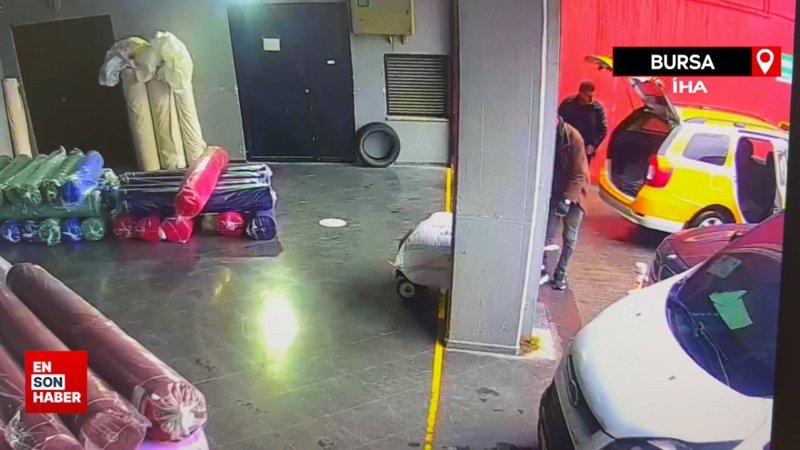 Bursa'da işçi gibi girdikleri kumaş fabrikasını soydular