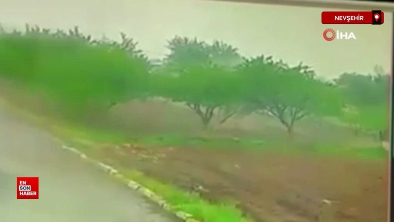 Nevşehir’de bir iş yerinin bahçesine yıldırım düştü