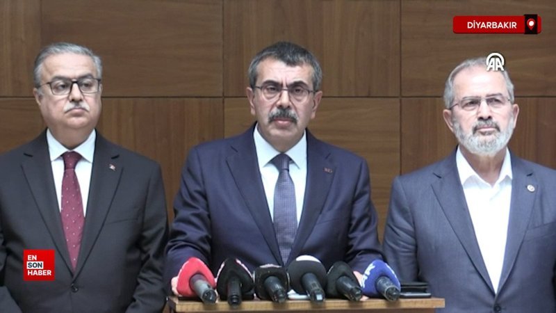 Bakan Tekin: Bir hafta içinde müfredatımız 1 milyon 372 bin defa indirildi