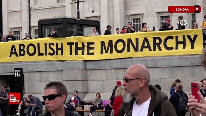 İngiltere'de monarşi karşıtlarınca ilk kez 'Cumhuriyet Günü' kutlandı