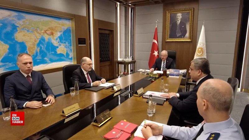 Milli Savunma Bakanı Yaşar Güler, komuta kademesiyle toplantı gerçekleştirdi