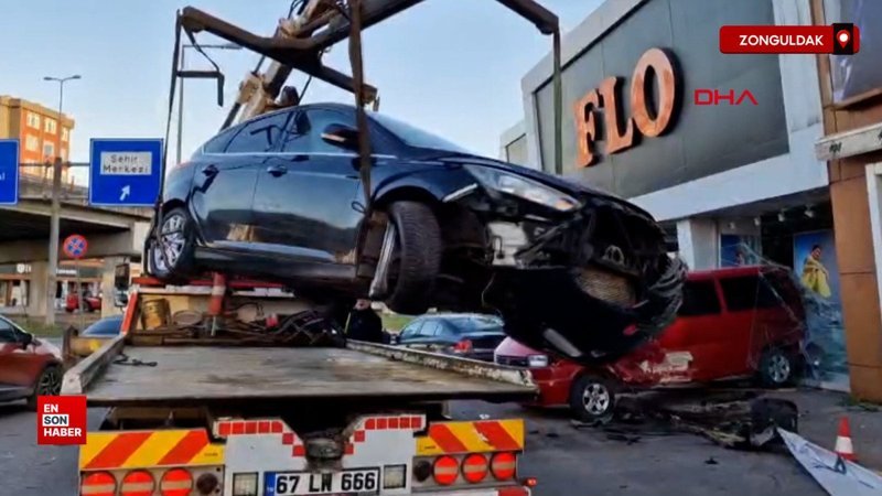 Zonguldak'ta alkollü sürücü park halindeki araca çarptı