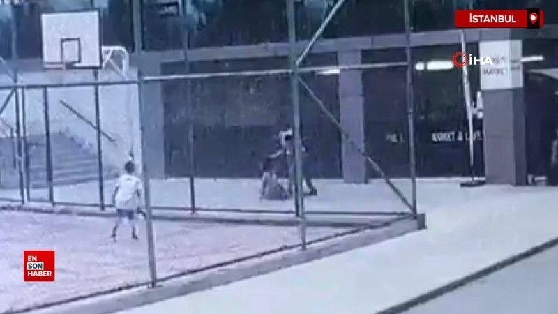 Pendik’te kadını çocuğunun yanında tekme ve yumruklarla darbetti