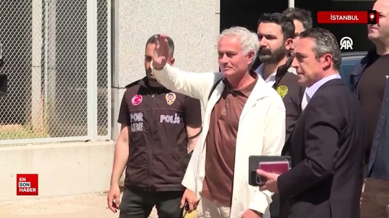 Portekizli teknik direktör Jose Mourinho, Fenerbahçe için İstanbul'a geldi