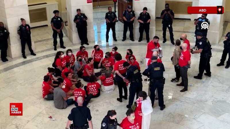 ABD Kongresi'nde toplanan yüzlerce Yahudi, İsrail Başbakanı Netanyahu'yu protesto etti