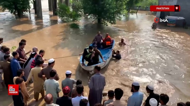 Pakistan’daki muson yağmurları 154 can aldı