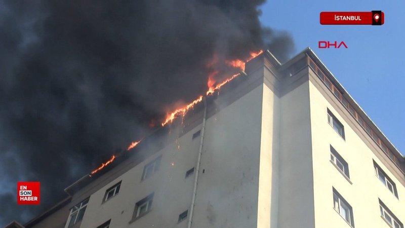 İstanbul Kağıthane'de 13 katlı binanın çatısında yangın çıktı