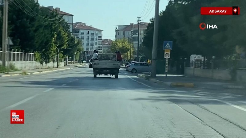 Aksaray'da kamyonet kasasında 6 kişinin tehlikeli yolculuğu