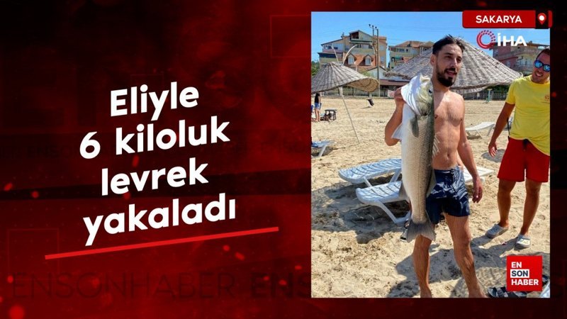 Sakarya'da yüzmek için girdiği denizde eliyle 6 kiloluk levrek yakaladı