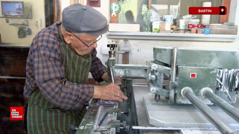 Bartın'da 62 yıllık mezar taşı ustası, kendisi için 2 ayrı mezar taşı yaptı