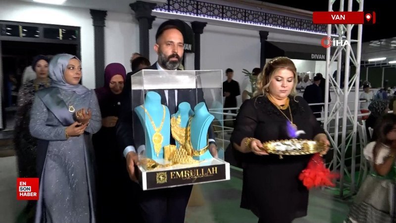 Van’da aşiret düğününde geline 3 kilo altın takıldı