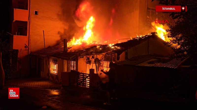 Ümraniye'de gecekondu alev alev yandı