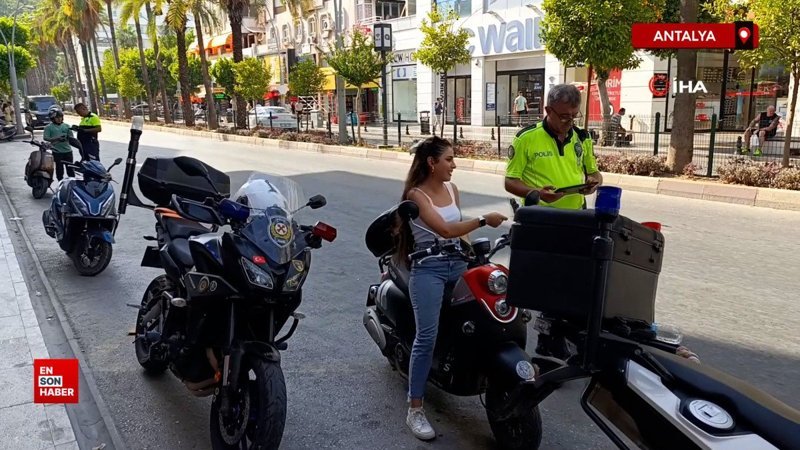 Antalya'da 2 saatte kontrol edilen 130 motosikletin yarısına ceza kesildi