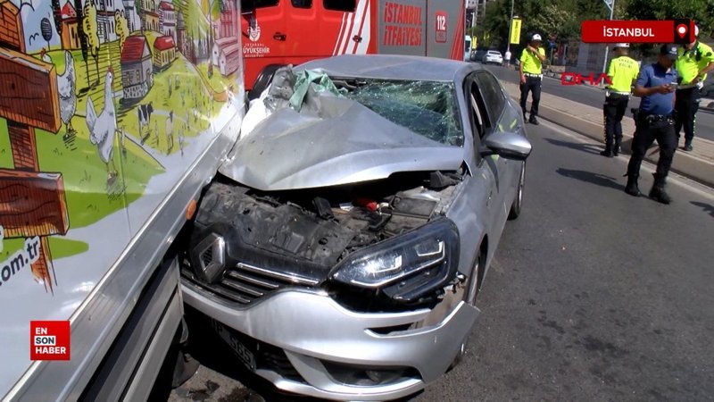 Kadıköy’de park halindeki kamyonete arkadan çarptı