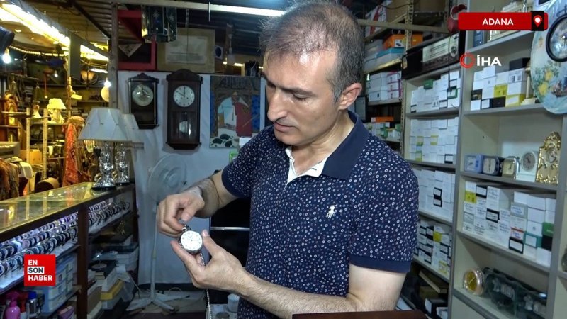 Adana'da internette öğrendiği saat tamiri için sağlık teknikerliğini bıraktı
