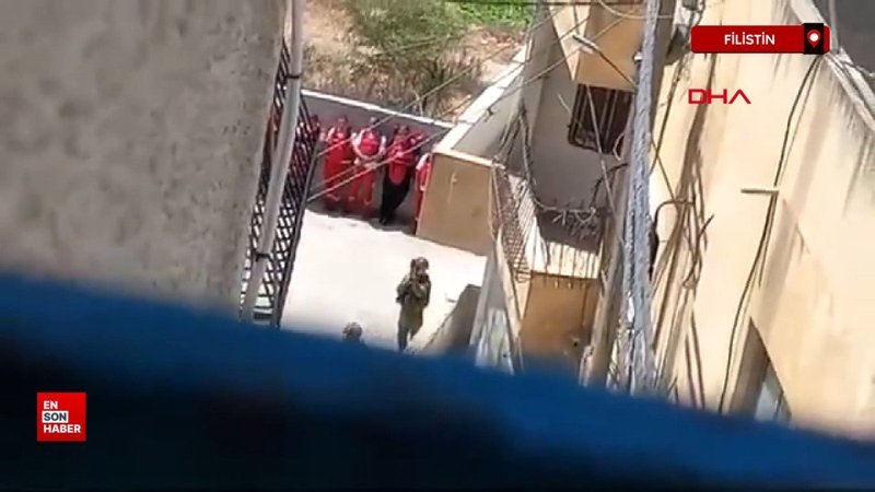 İsrail askerleri Filistin Kızılayı çalışanlarını gözaltına aldı