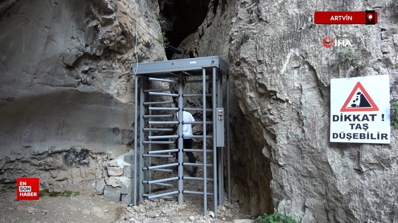 Artvin'de Cehennem Deresi Kanyonu'na konulan turnike esprilere konu oluyor