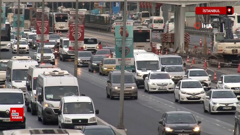 İstanbul’da eğitim-öğretim döneminin başlamasıyla birlikte trafikte yoğunluk oluştu