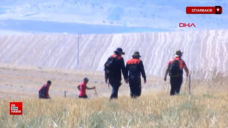 Diyarbakır'da kayıp Narin için mahallenin çevresi 8 kez arandı