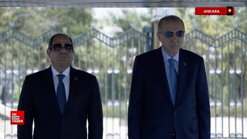 Abdulfettah es-Sisi resmi tören ile karşılandı