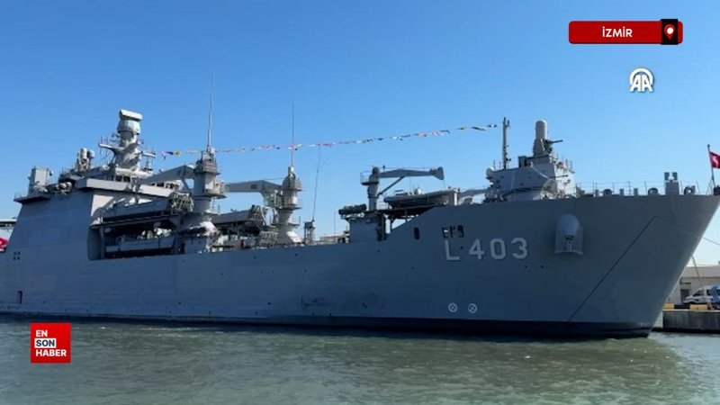 Donanma gemileri İzmir'de ziyarete açıldı