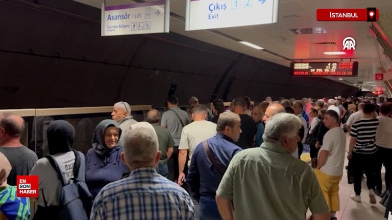İstanbul'da Samandıra-Üsküdar seferini yapan metroda arıza