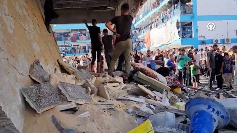 İsrail, Filistinlilerin sığındığı el-Cauni Okulu’nu hedef aldı