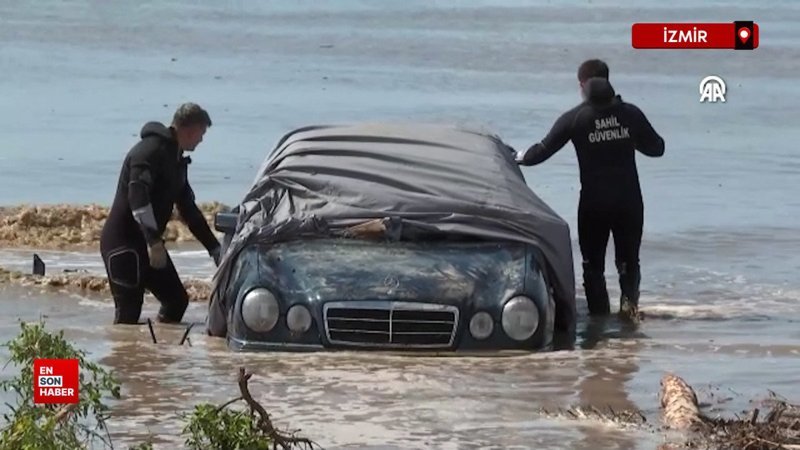 İzmir'de sağanak sonrası hayat felç oldu