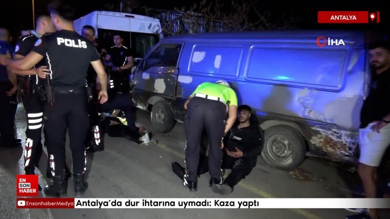 Antalya'da dur ihtarına uymadı: Kaza yaptı