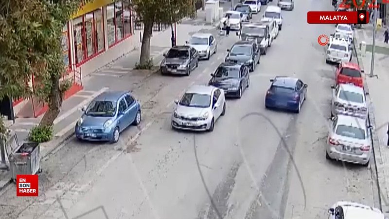 Malatya'da yolun karşısına geçen çocuk aracın altında kaldı